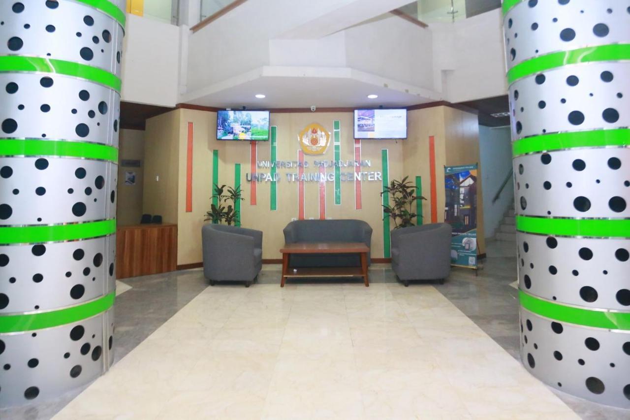 Utc Dago Hotel Бандунг Екстериор снимка