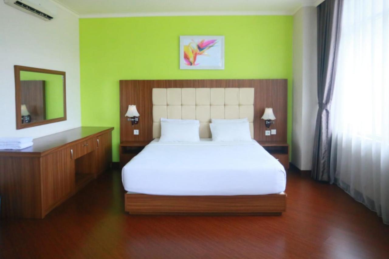Utc Dago Hotel Бандунг Екстериор снимка